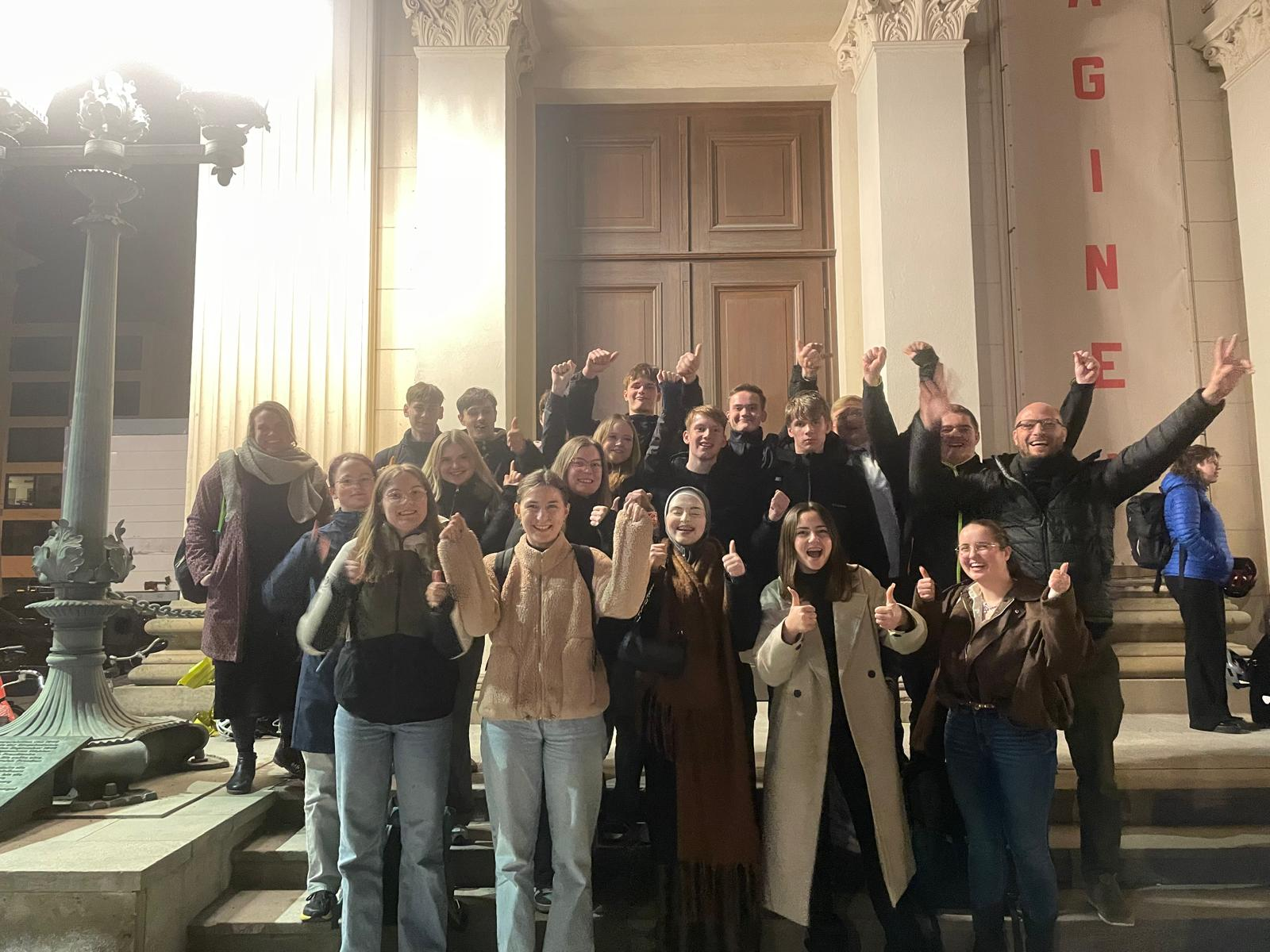 Jubel - Theaterbesuch des DS-Kurses